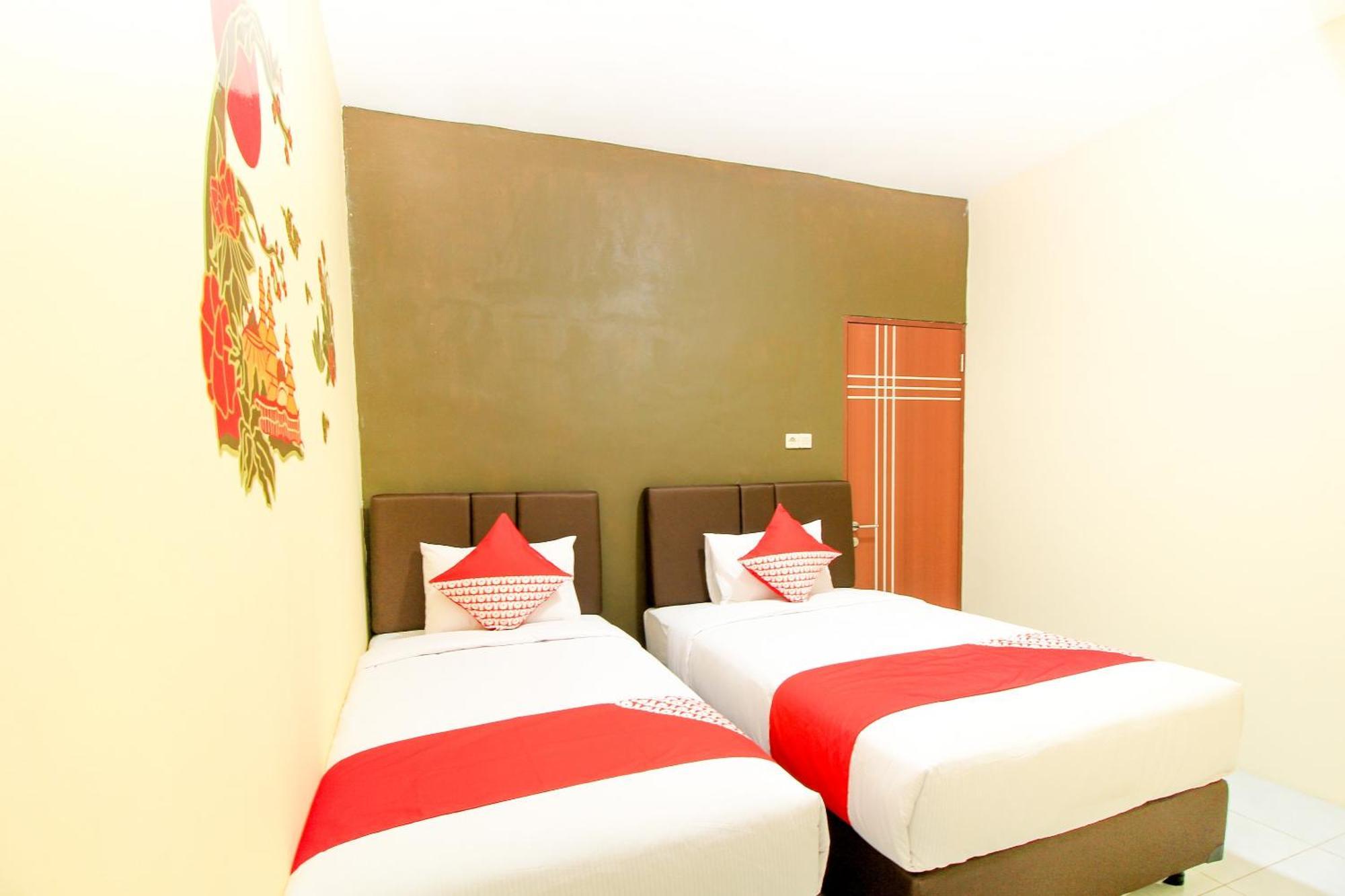 Super Oyo Capital O 217 A1 Hotel Surabaya Buitenkant foto