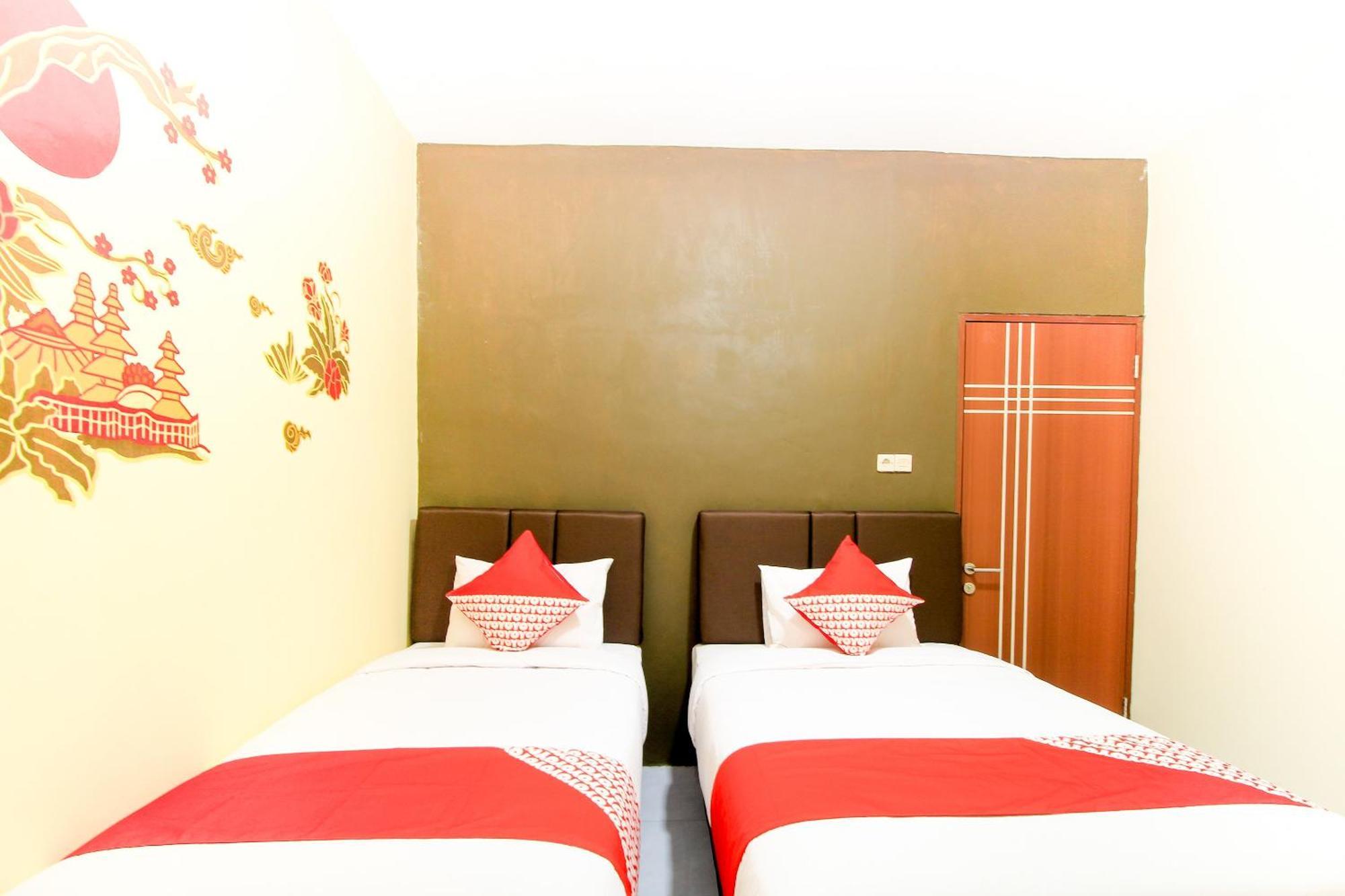 Super Oyo Capital O 217 A1 Hotel Surabaya Buitenkant foto