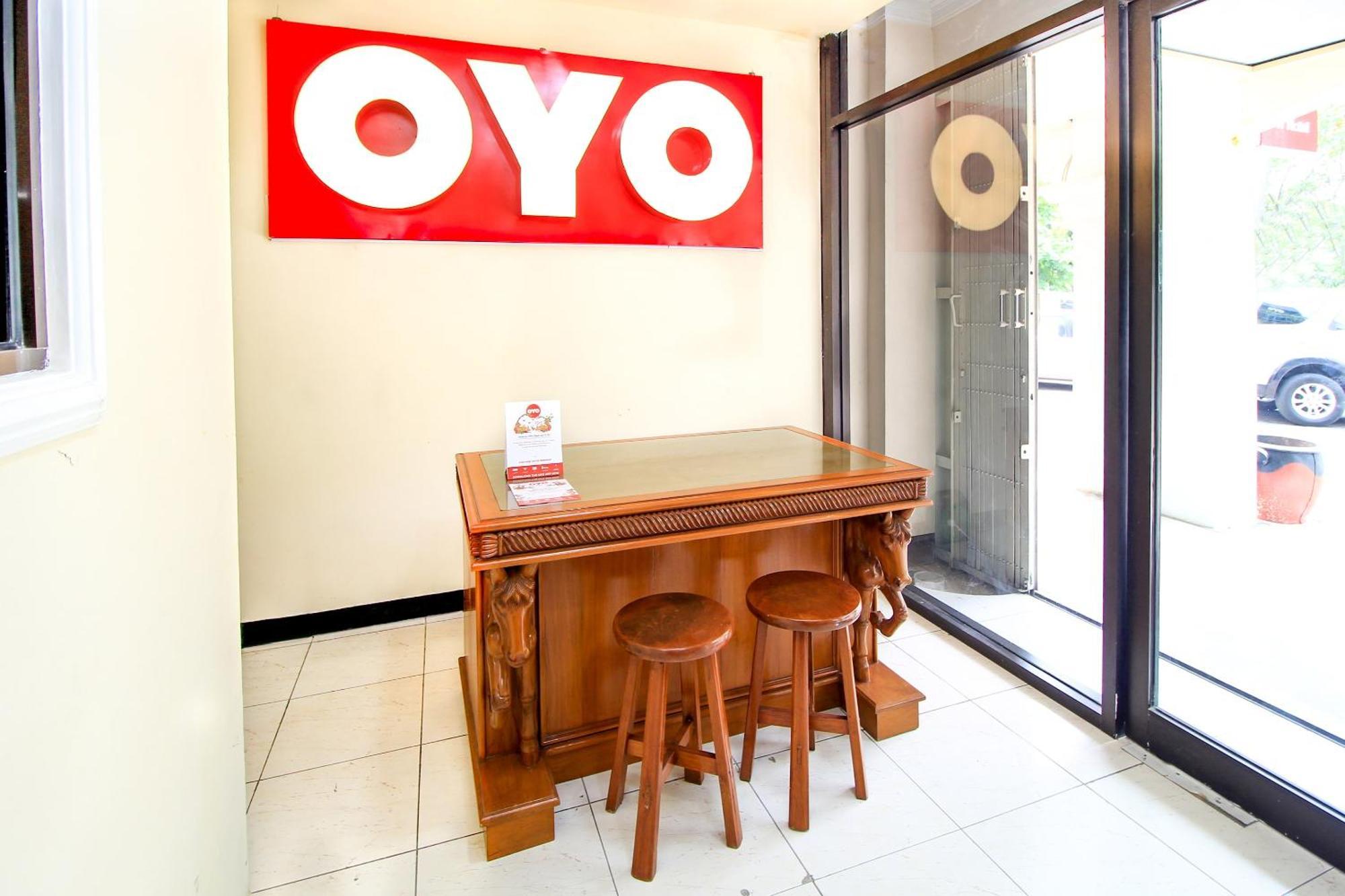 Super Oyo Capital O 217 A1 Hotel Surabaya Buitenkant foto