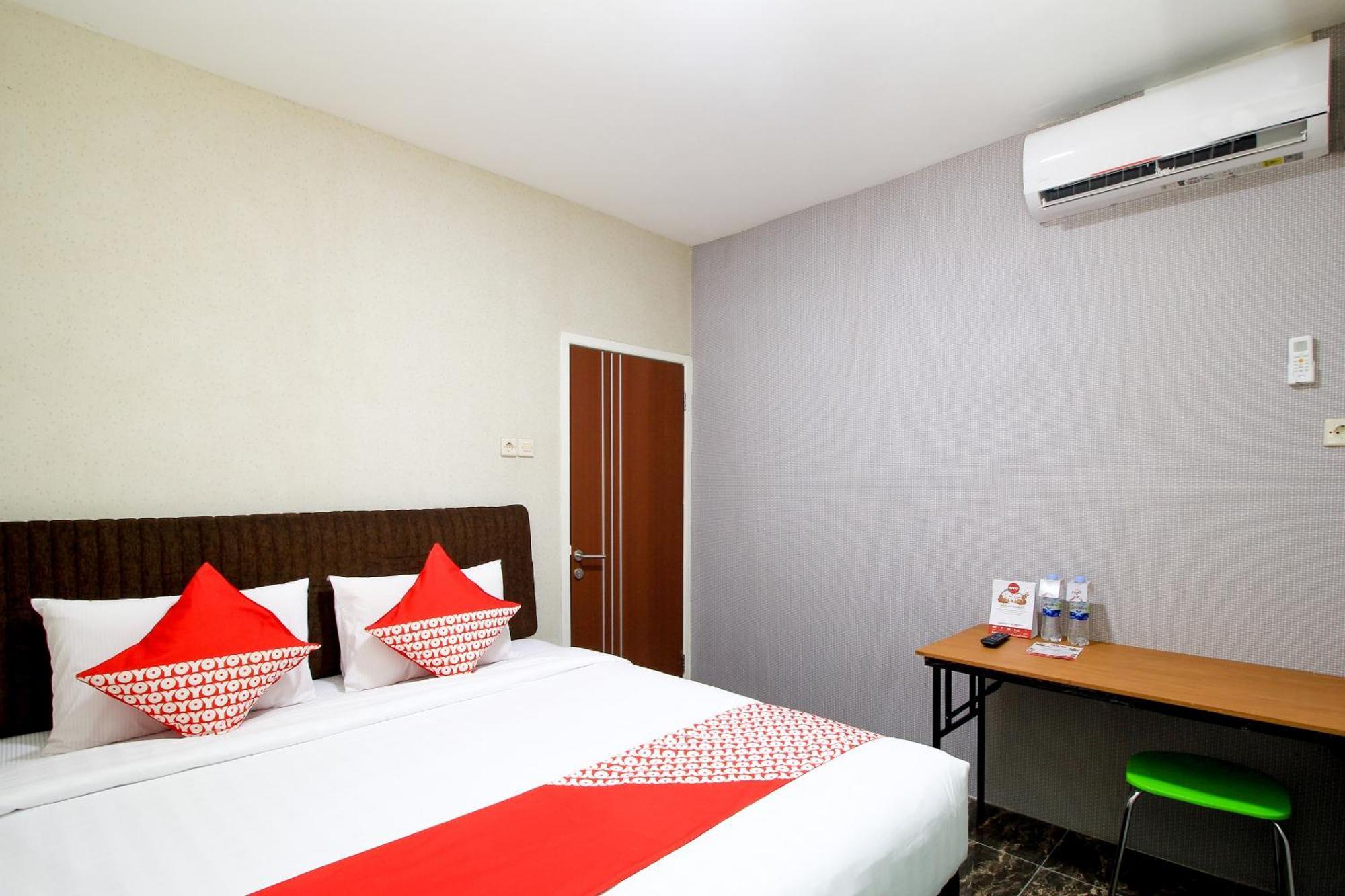Super Oyo Capital O 217 A1 Hotel Surabaya Buitenkant foto