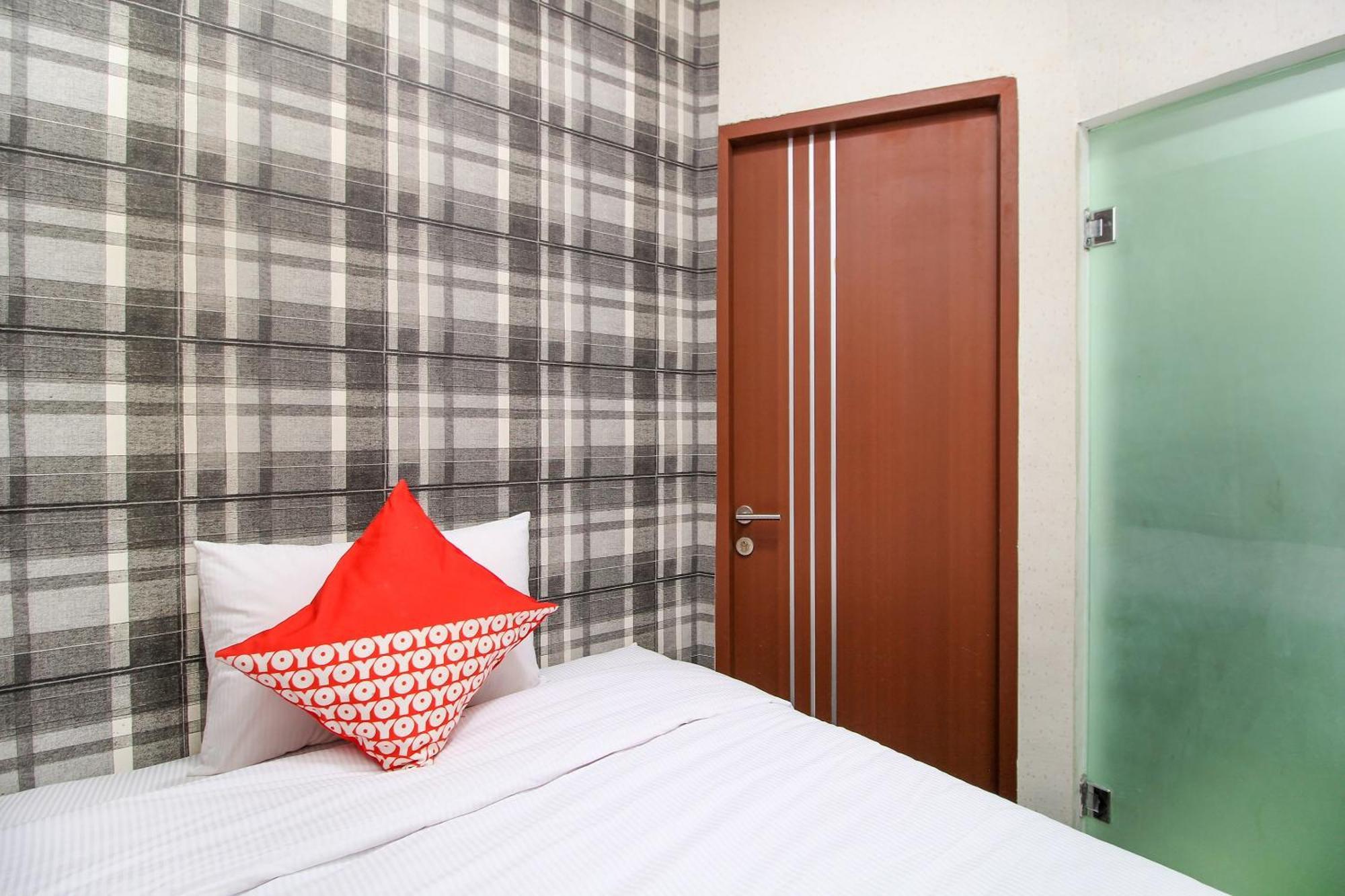 Super Oyo Capital O 217 A1 Hotel Surabaya Buitenkant foto