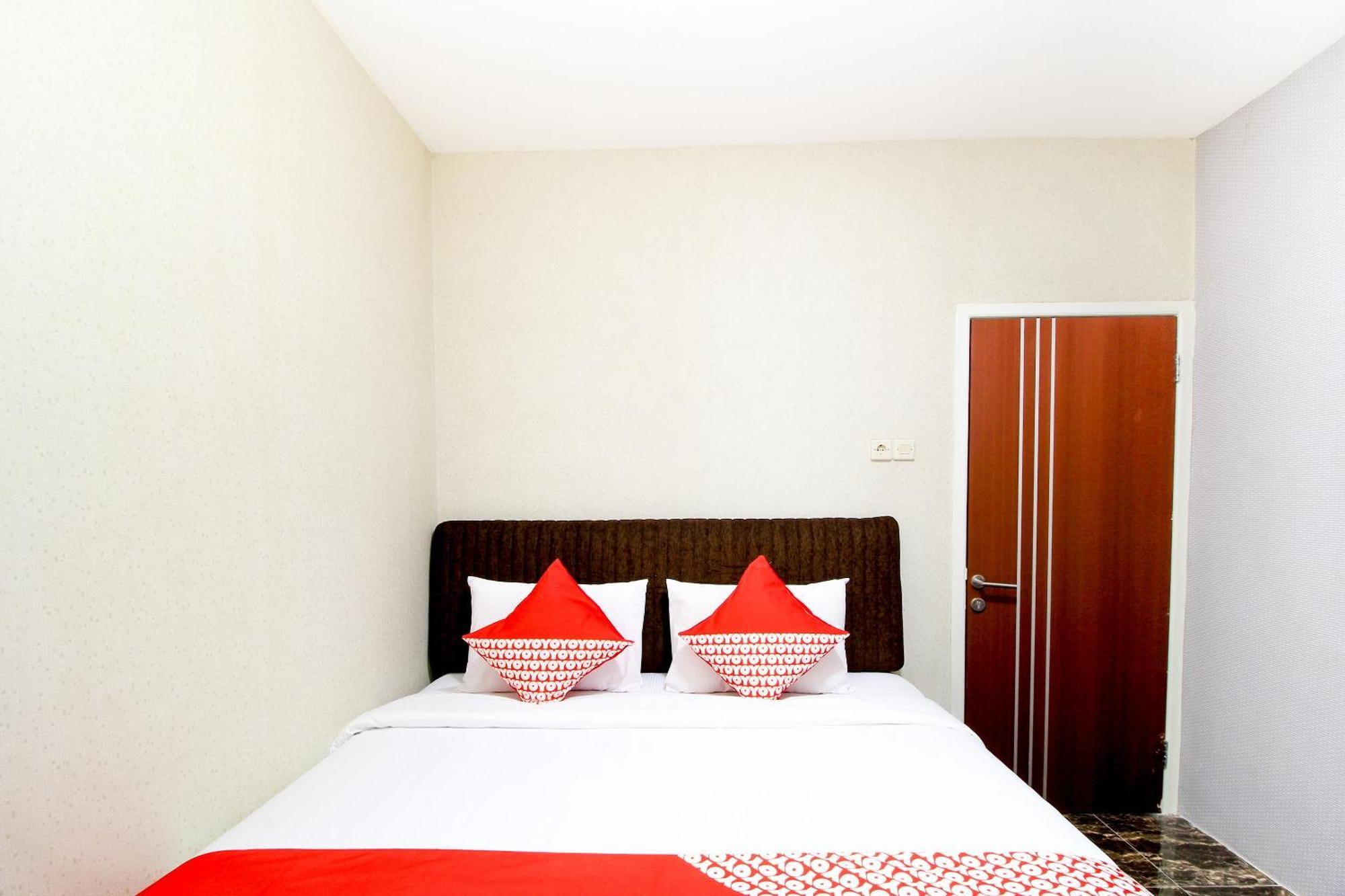 Super Oyo Capital O 217 A1 Hotel Surabaya Buitenkant foto