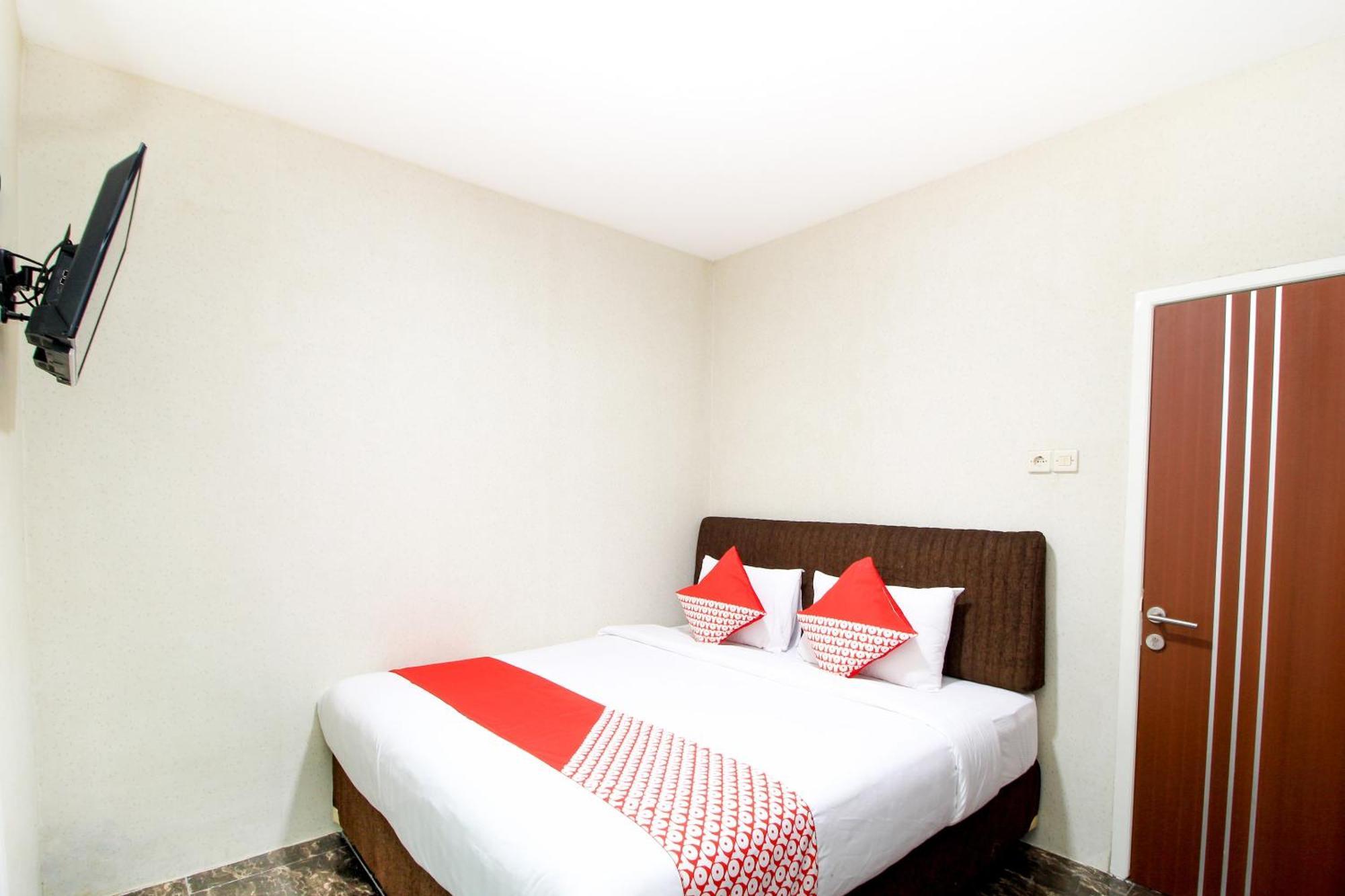 Super Oyo Capital O 217 A1 Hotel Surabaya Buitenkant foto